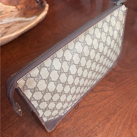 GUCCI Classic Vintage Monogram Clutch. Timeless design. - Picture 8 of 12
